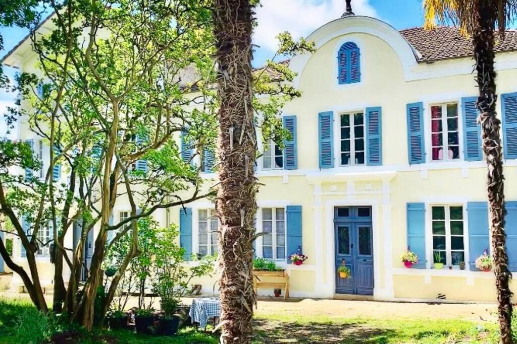 La Roulotte Du Chateau De Framboise Dumes Exteriér fotografie